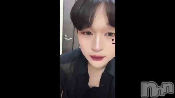 ��(��>��<��)��������������