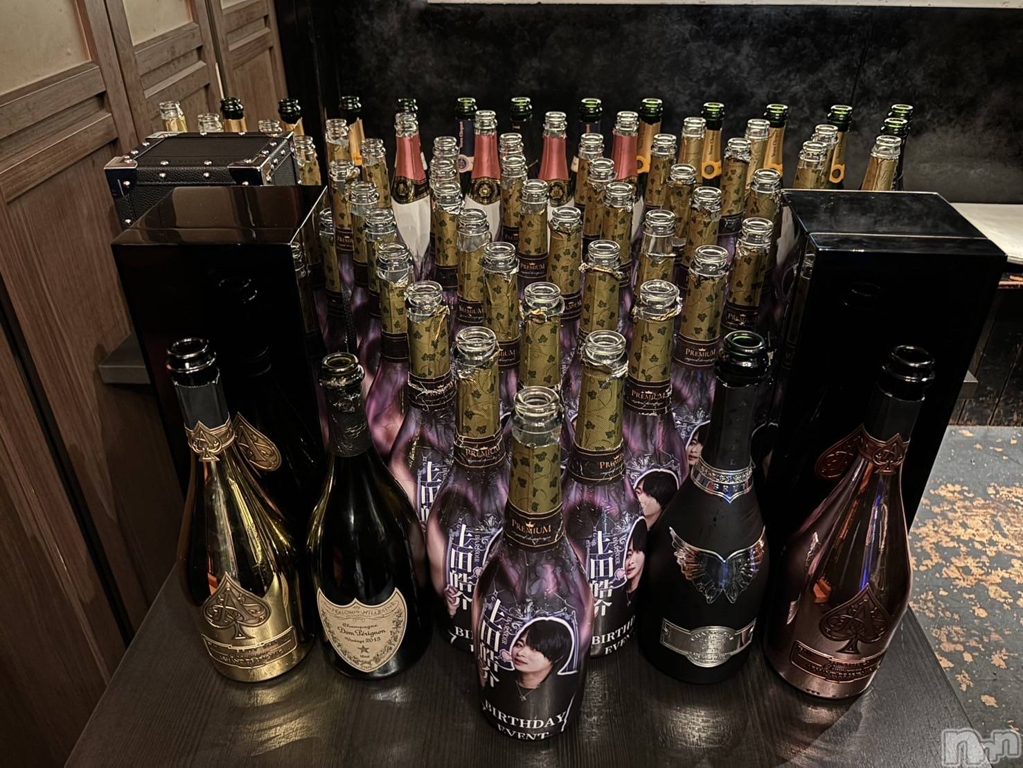 �����������������åȥС�BAR NOIR(�С��Υ��) ��2024ǯ8��26���̥�֥����֤��꤬�Ȥ��������ޤ�����